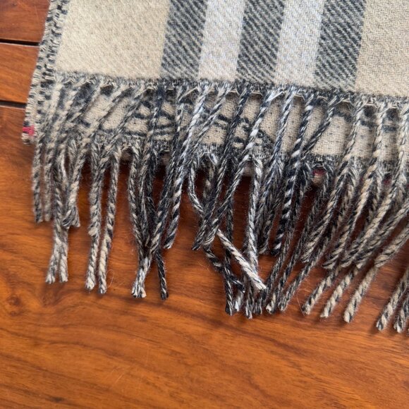 Burberry scarf double-sided shawl - Picture 3 of 9